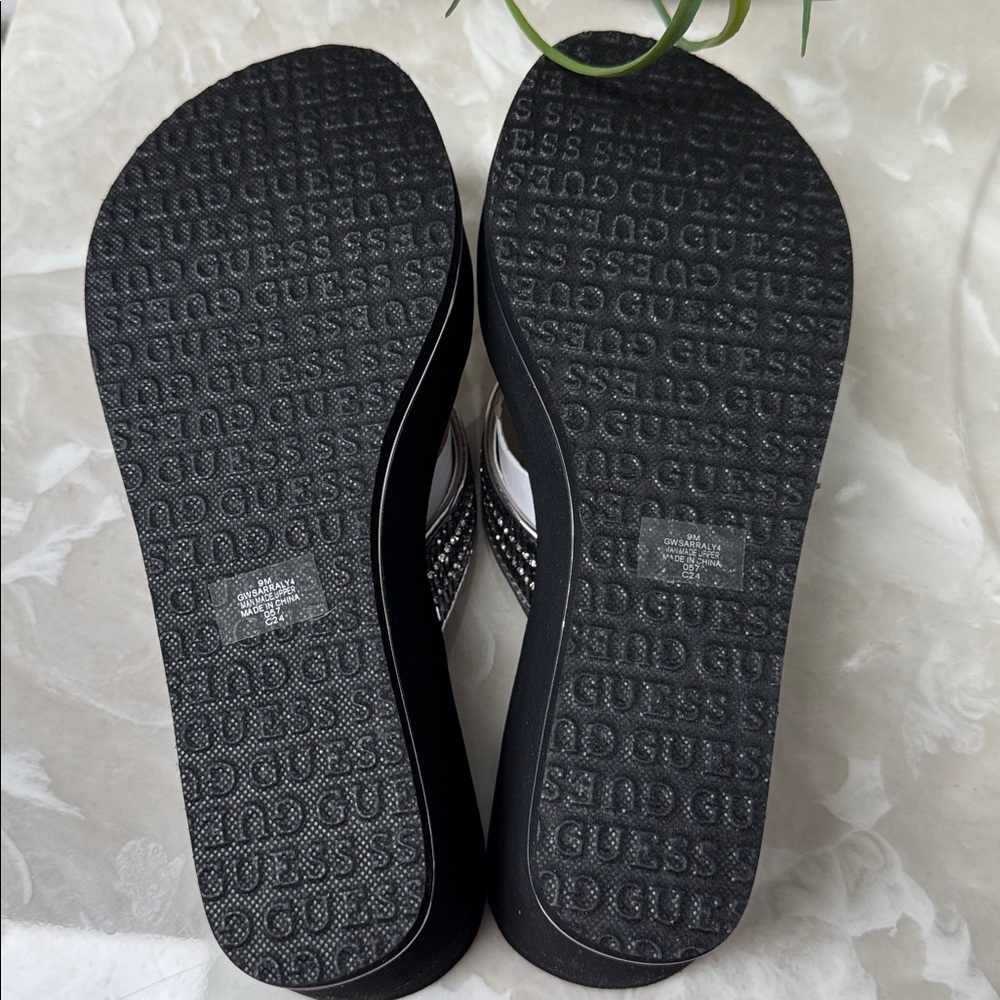 NEW in Box GUESS Women's Black and Silver Wedge Sandals Size 9 - Picture 8 of 9